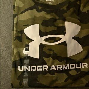 Under Armour Boys Camo Short Sleeve Tee in Olive Green with White Logo